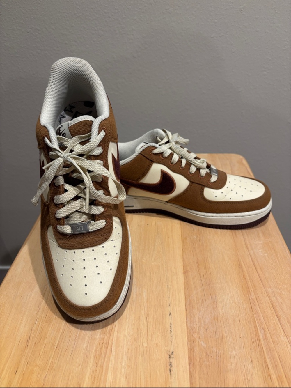 Nike Men's Low-Top Sneakers in Brown and Cream with Dark Brown Swoosh